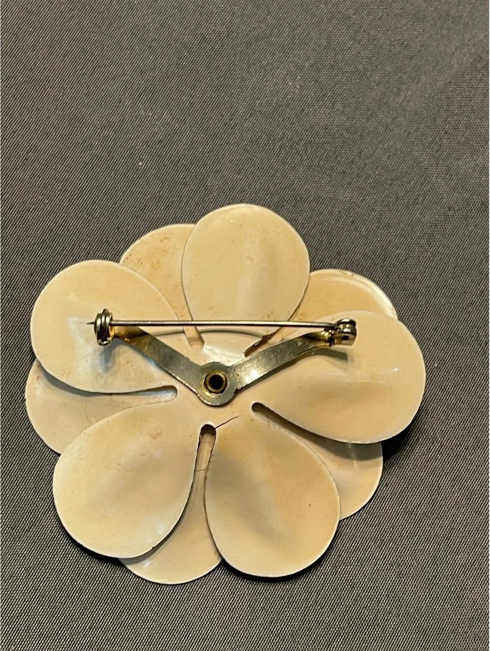 1970s Vintage Cream Flower enamel Brooch with Gold Tone Center